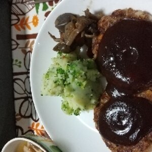 豆腐を使ってヘルシー！我が家のふわふわハンバーグ♬